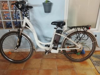 Bicicleta Eléctrica Blanca