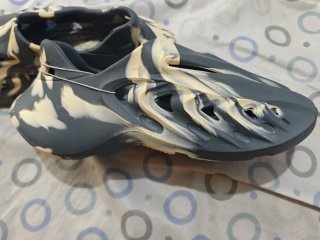 Zuecos tipo Yeezy Foam Runner