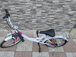 Bicicleta infantil rosa y blanca
