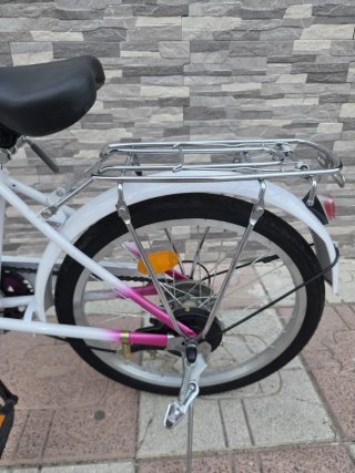 Bicicleta infantil rosa y blanca