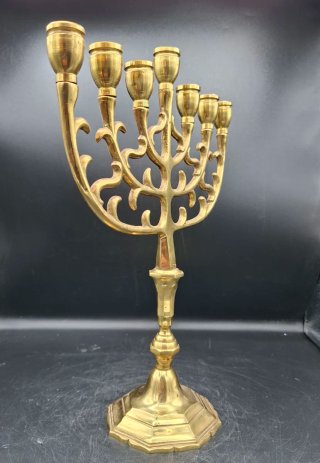 Menorá judaica de 7 brazos en bronce