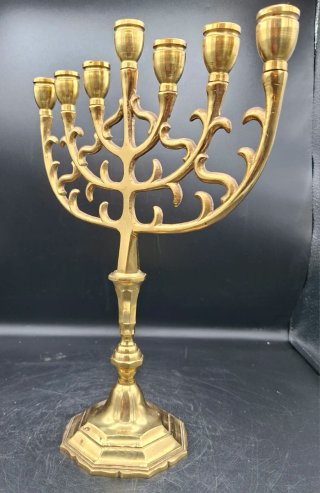 Menorá judaica de 7 brazos en bronce