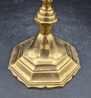 Menorá judaica de 7 brazos en bronce