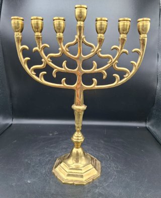 Menorá judaica de 7 brazos en bronce