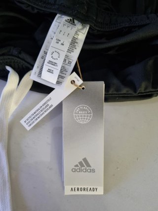 Pantalón corto Adidas negro
