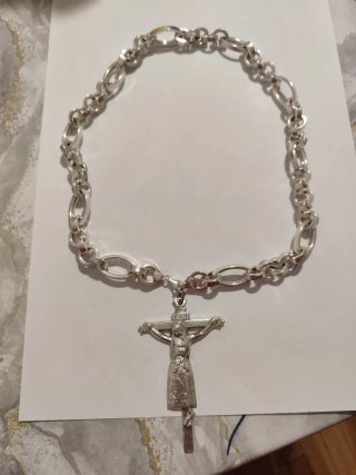Cadena de plata maciza con crucifijo