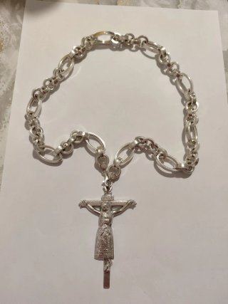 Cadena de plata maciza con crucifijo