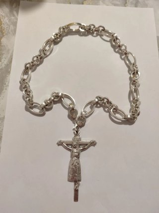Cadena de plata maciza con crucifijo
