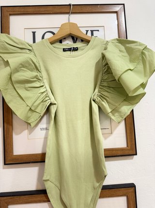 Body Zara verde con volants