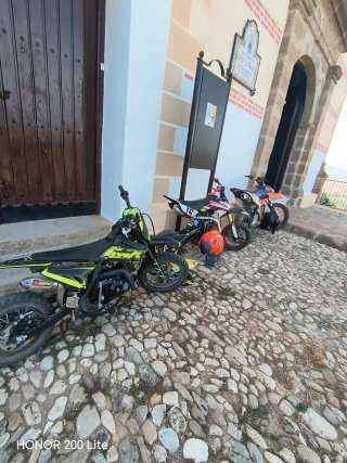Moto Enduro/Motocross Roja y Blanca