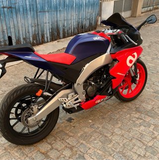 Aprilia RS 125 Deportiva Azul/Roja