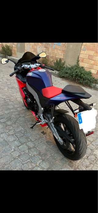 Aprilia RS 125 Deportiva Azul/Roja