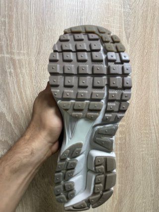 Nike Vomero 5 Talla 38.5 Beige/Blanco