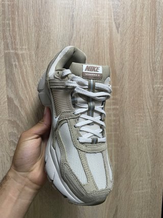 Nike Vomero 5 Talla 38.5 Beige/Blanco