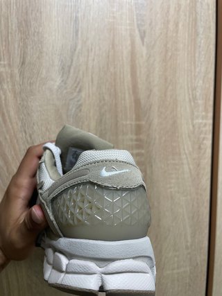 Nike Vomero 5 Talla 38.5 Beige/Blanco