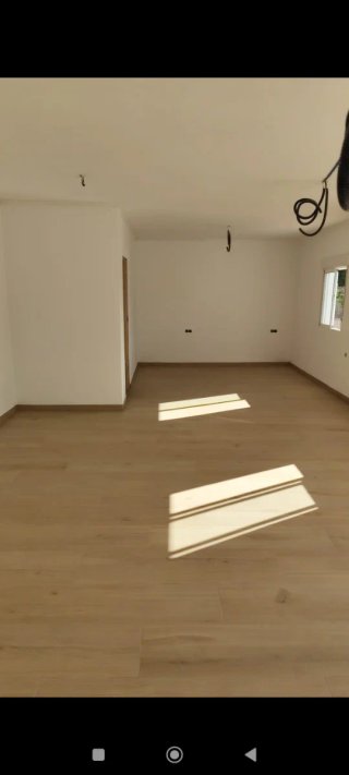 Piscina de fibra azul y blanca