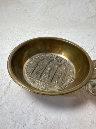 Catavino antiguo bronce relieve
