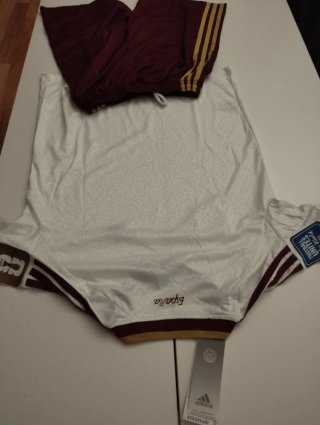 Equipación futbol España Adidas Talla 28