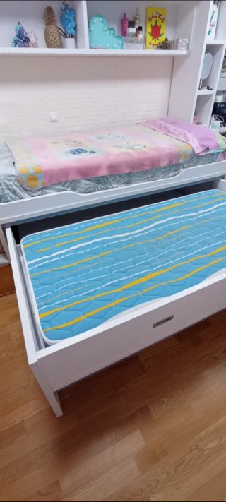 Cama nido blanca y azul