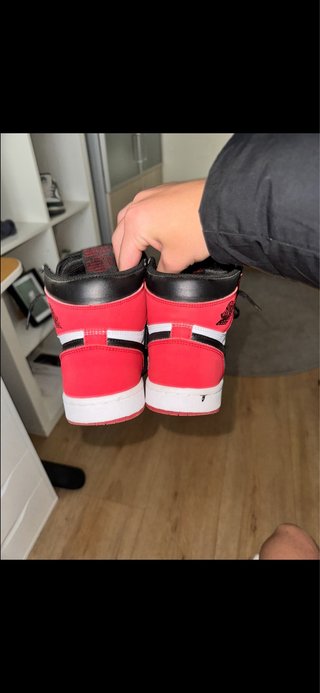 Nike J1 Rojas Negras y Blancas