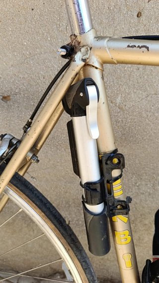 Bicicleta de carretera y zapatillas
