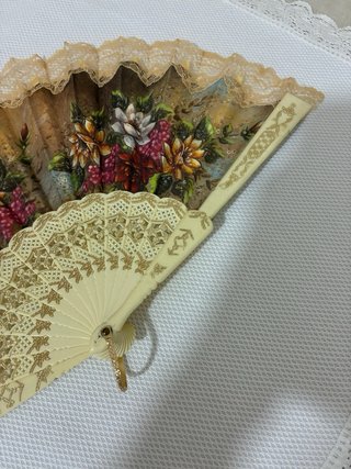 Antiguo abanico años 70 floral encaje
