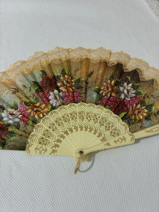 Antiguo abanico años 70 floral encaje
