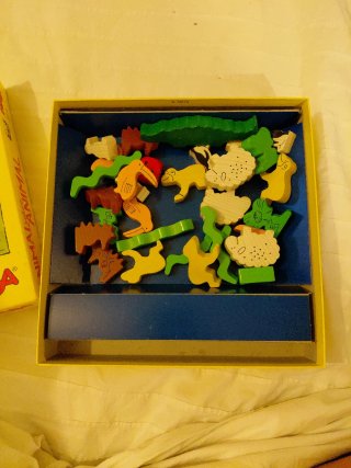 Juego de apilar animales de madera