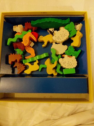 Juego de apilar animales de madera