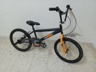 Bicicleta BMX Negra y Naranja