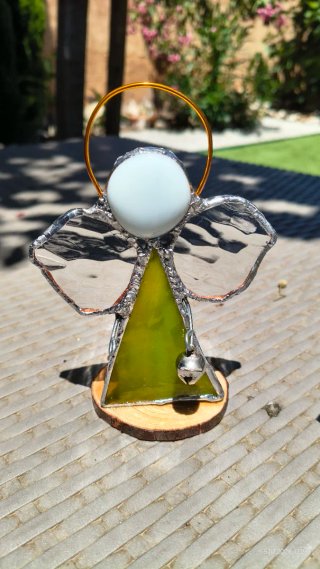 Angelito protector de cristal emplomado.