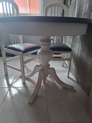 Mesa redonda de granito y madera
