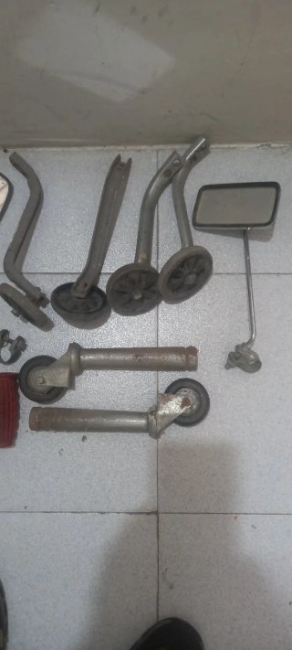 Accesorios bicicleta: puños, espejos, ruedas