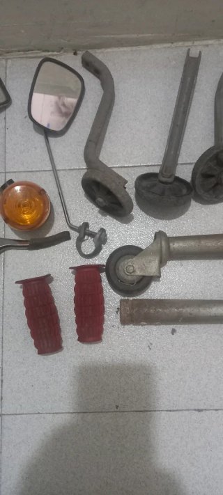 Accesorios bicicleta: puños, espejos, ruedas