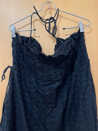 Vestido negro H&M con tirantes y volantes