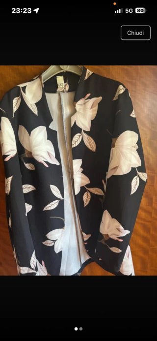 Giacca floreale nera e rosa