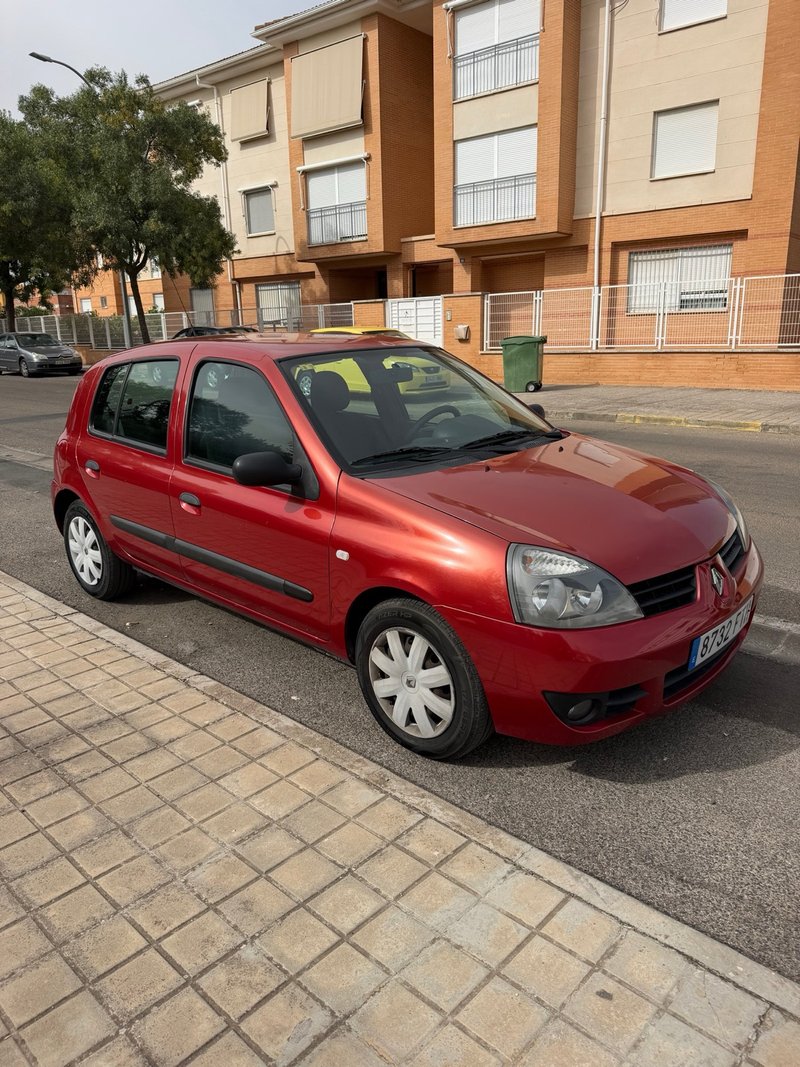 Renault Clio embrague nuevo y mas - foto 1