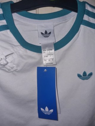 Cropped Adidas Firebird con etiqueta.