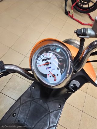 Scooter SYM Mio Naranja y Blanco 50cc
