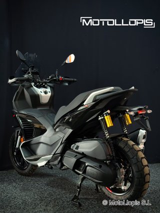 Aprilia SR GT 400 Negra