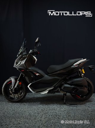 Aprilia SR GT 400 Negra