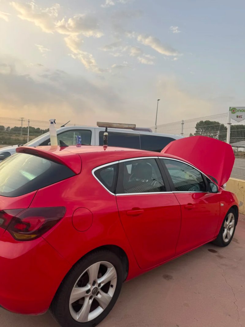 Opel Astra 2010 - foto 1
