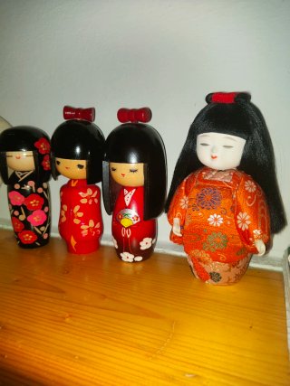 Bambole Kokeshi Giapponesi