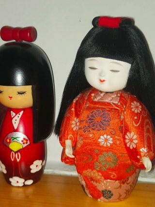Bambole Kokeshi Giapponesi