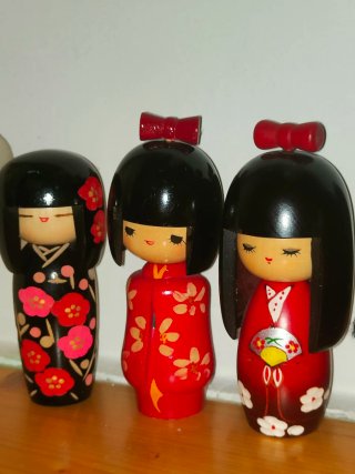Bambole Kokeshi Giapponesi