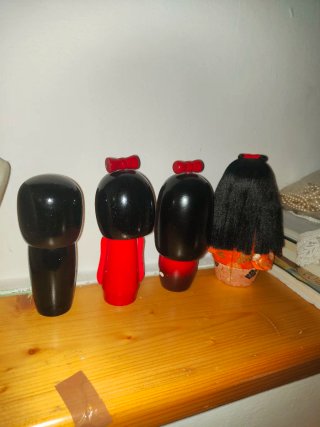 Bambole Kokeshi Giapponesi