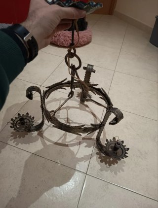 Lámpara antigua de forja