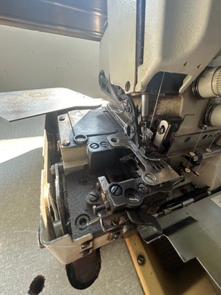 Máquina Overlock Brother