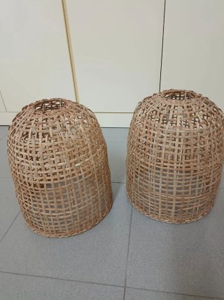 Lámpara de mimbre artesanal