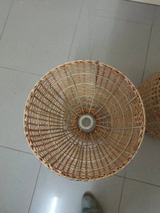 Lámpara de mimbre artesanal